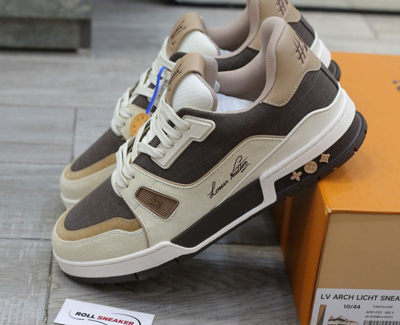#54 LV trainer “signature brown”