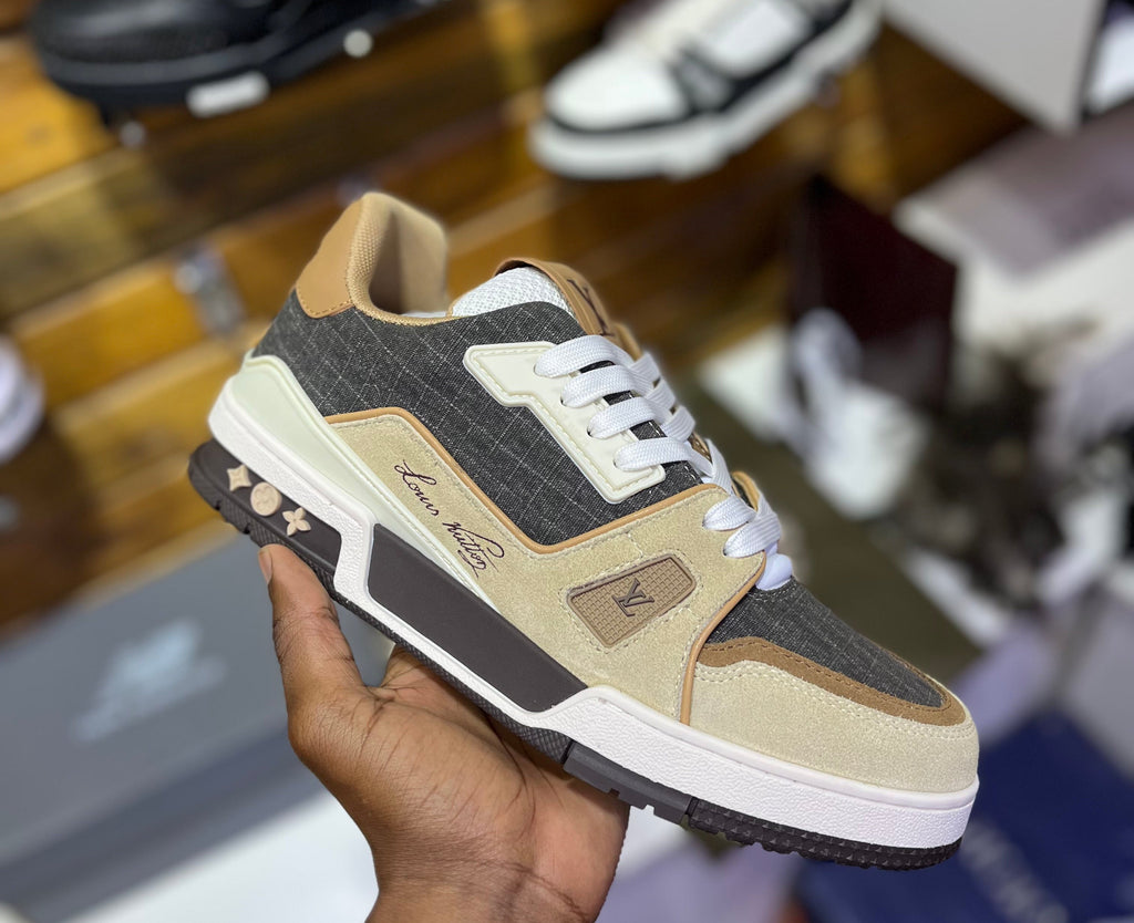 #54 LV trainer “signature brown”