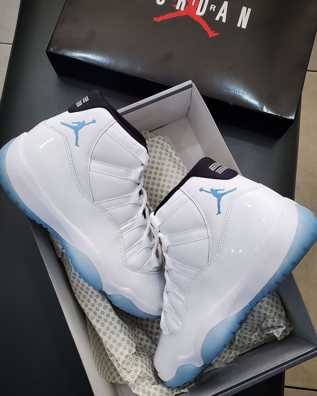 AIR JORDAN 11 RETRO LEGEND BLUE